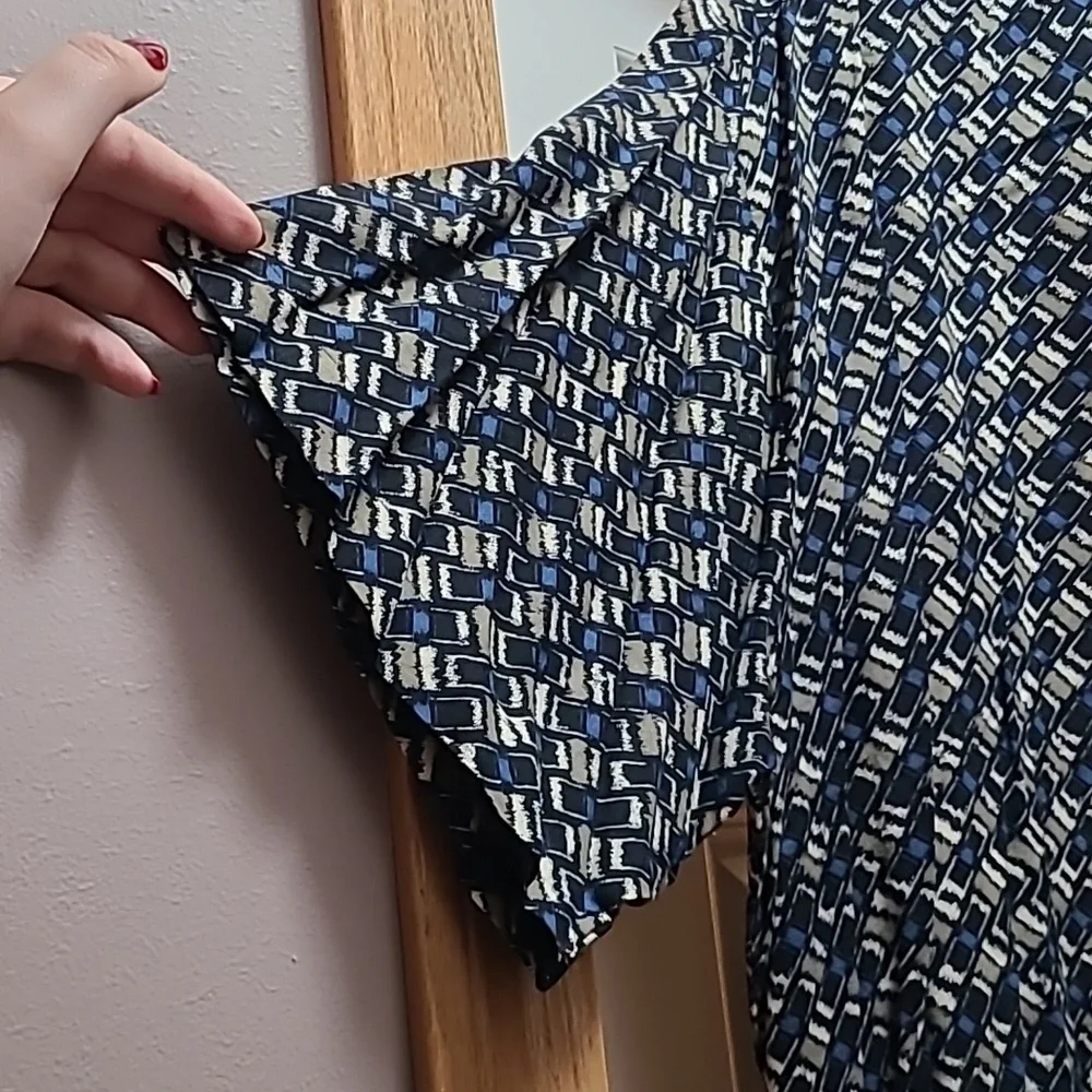 Men's Short Sleeve Button Down Shirt - Picture 5 of 5